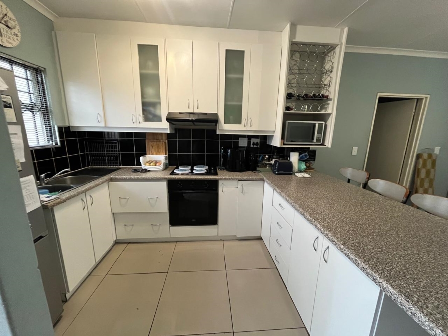 To Let 3 Bedroom Property for Rent in Turtle Creek Western Cape
